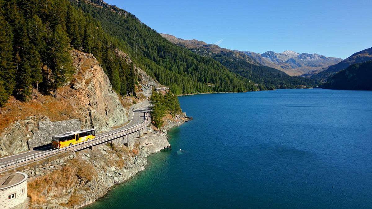 mit dem postauto durch die schweiz