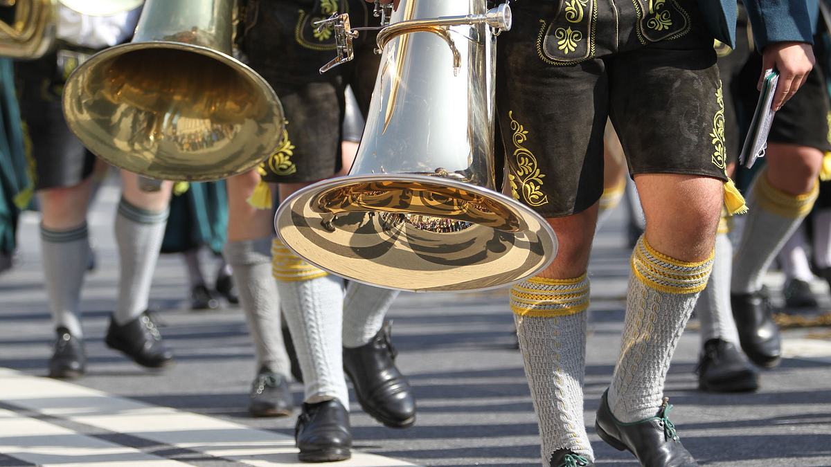oktoberfest: trachten- und schützenzug 2025