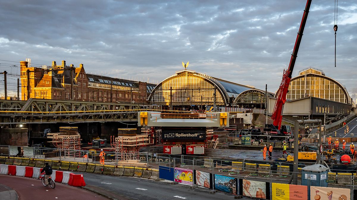 amsterdam central: alltag am mega-bahnhof