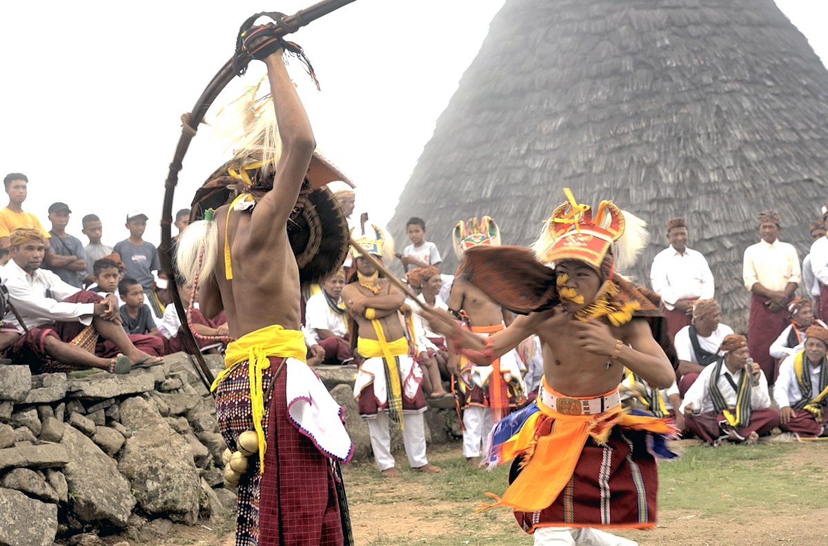 Die Peitschenkämpfer von Indonesien die peitschenkämpfer von indonesien