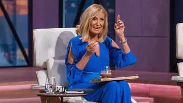 Dagmar Wöhrl sitzt und hebt die linke Hand. - Foto: RTL / Bernd-Michael Maurer Dagmar Wöhrl sitzt und hebt die linke Hand. - Foto: RTL / Bernd-Michael Maurer