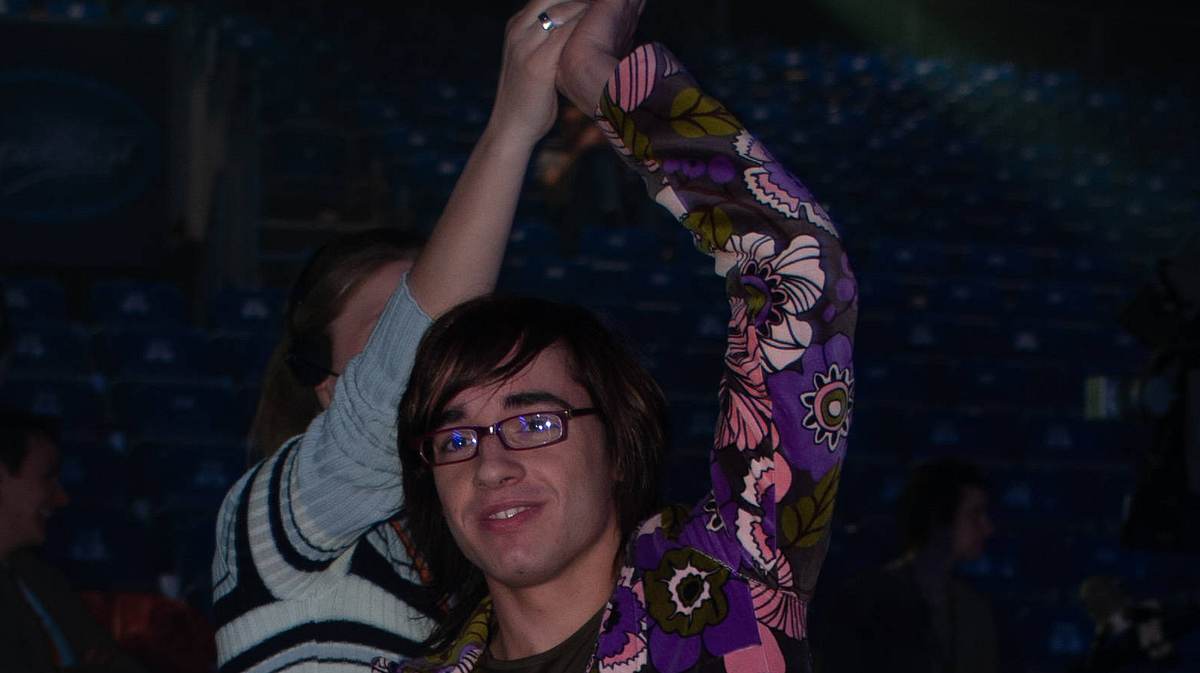 Daniel Küblböcks 40. Geburtstag Daniel Küblböck tanzend und im Blumen-Anzug bei der Kostümprobe für DSDS, Staffel 1 im Jahr 2003 in Köln