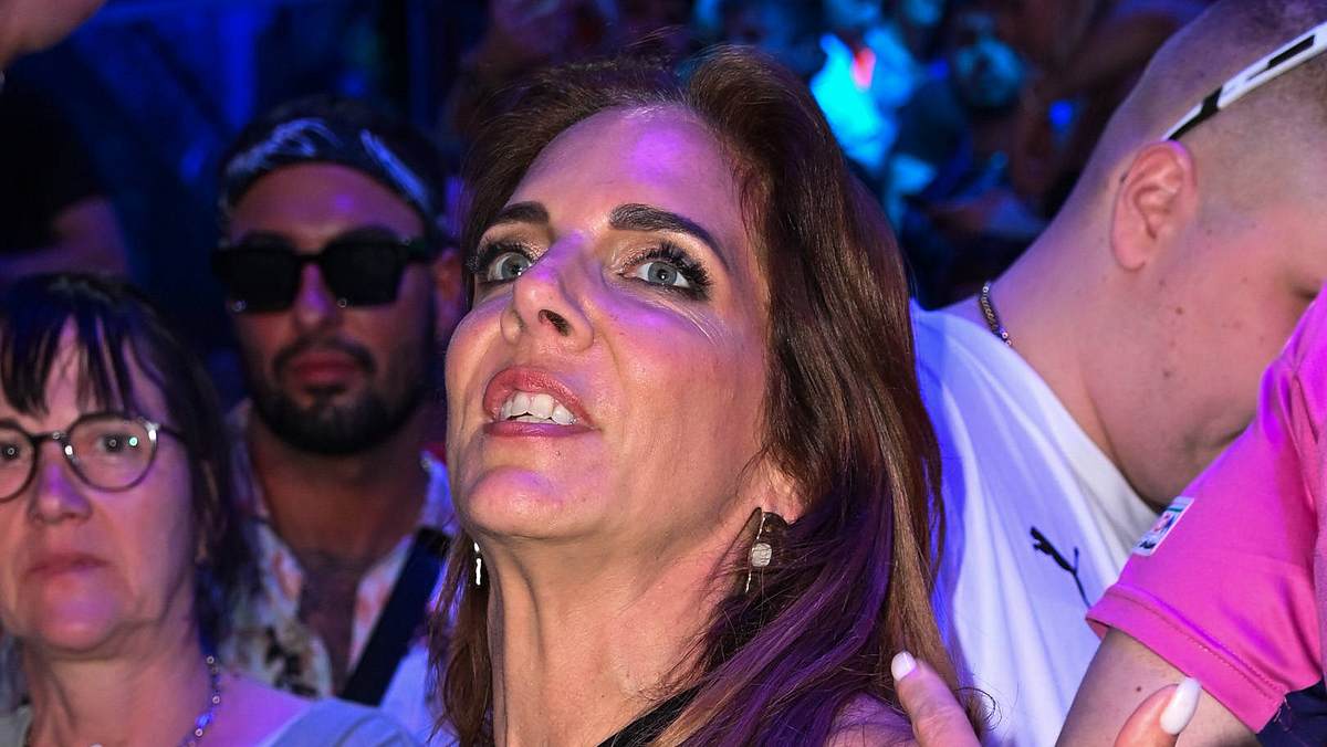 Danni Büchner auf Mallorca Daniela Büchner tanzend im Megapark
