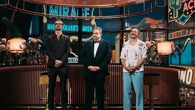 (v.l.)Joko Winterscheidt, Oliver Kalkofe und Klaas Heufer-Umlauf gemeinsam bei „Das Duell um die Geld“. - Foto: Joyn (v.l.)Joko Winterscheidt, Oliver Kalkofe und Klaas Heufer-Umlauf gemeinsam bei „Das Duell um die Geld“. - Foto: Joyn
