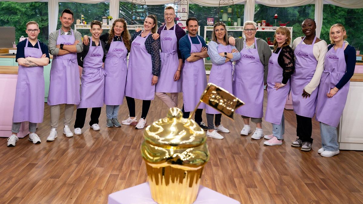 Das große Backen 2025 Kandidat:innen Das große Backen 2025 Kandidat:innen stehen vor dem goldenen Cupcake