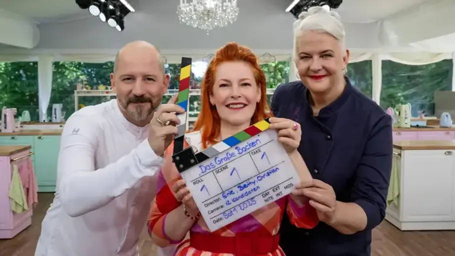 „Das große Backen“ heute im TV Christian Hümbs, Enie van de Meiklokjes und Bettina Schliephake-Burchardt bei „Das große Backen“.