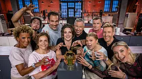 Das große Promibacken; Staffel: 10; Person: Arabella Kiesbauer; René Casselly; Rebecca Immanuel; Alexander Mazza; Paula Lambert; Thomas Hermanns; Anne-Sophie Briest; Thomas Helmer; Maximilian Arland; Anna-Carina Woitschack - Foto: SAT.1