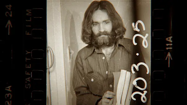 Foto von Charles Manson. - Foto: © 2026 Netflix, Inc.