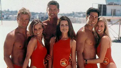 Der Cast von „Baywatch“ v.l.n.r: david-chokachi,kelly-packard, david-hasselhoff, mitzi-kapture, michael-bergin, brooke-burns - Foto: NBC network