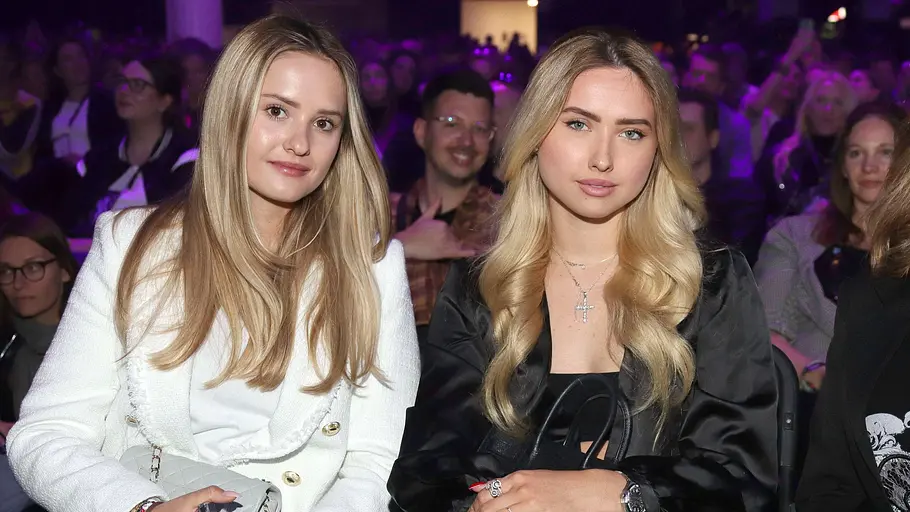 Davina, Shania und Carmen Geiss zu Gast beim OMR Festival 2023 in den Messehallen Hamburg.