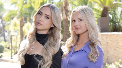 Die Geiss-Töchter vor Palmen: mit ihrer Serie Davina & Shania – We Love Monaco erreichen sie Rekordquoten. - Foto: Media Press
