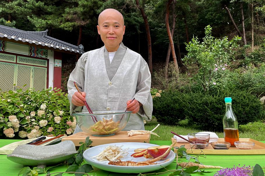 südkorea - die nonne der tempelküche