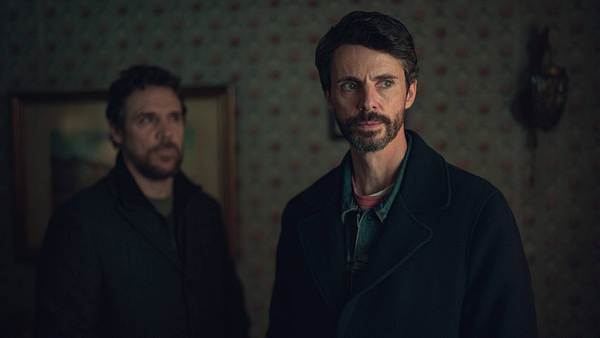 Man sieht Matthew Goode als Carl Morck in der Netflix-Serie Dept. Q - Foto: IMAGO / ZUMA Press