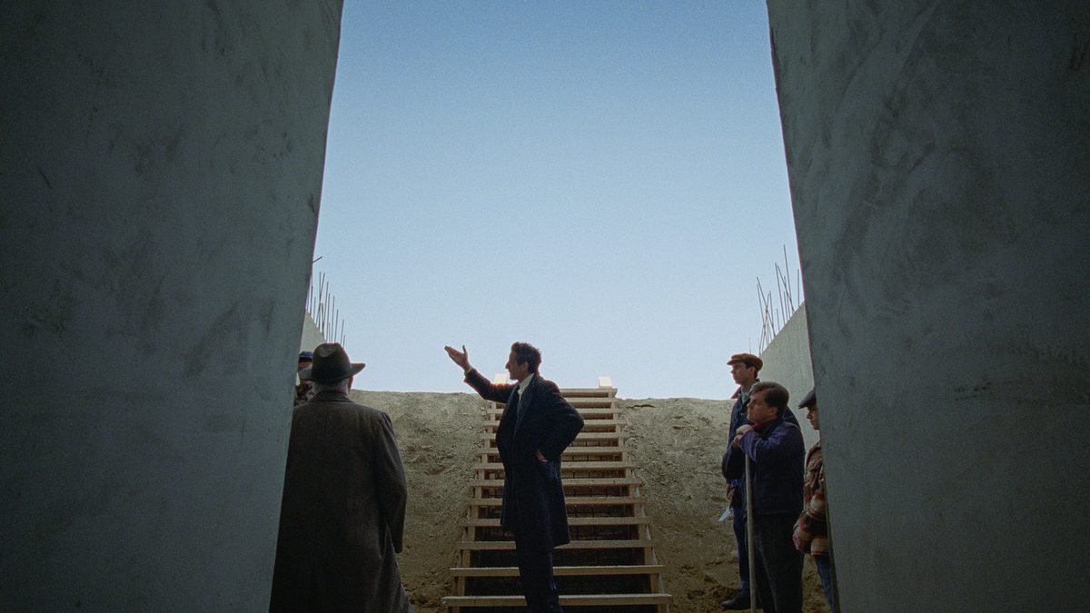 Was verbindet Adrien Brody persönlich mit der Architektur des Brutalismus?