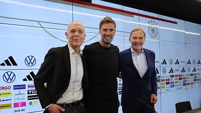 DFB-Präsident Bernd Neuendorf, Jürgen Klopp und 1. DFB-Vizepräsident Hans-Joachim Watzke bei der Präsentation - Foto: IMAGO / HMB-Media DFB-Präsident Bernd Neuendorf, Jürgen Klopp und 1. DFB-Vizepräsident Hans-Joachim Watzke bei der Präsentation - Foto: IMAGO / HMB-Media