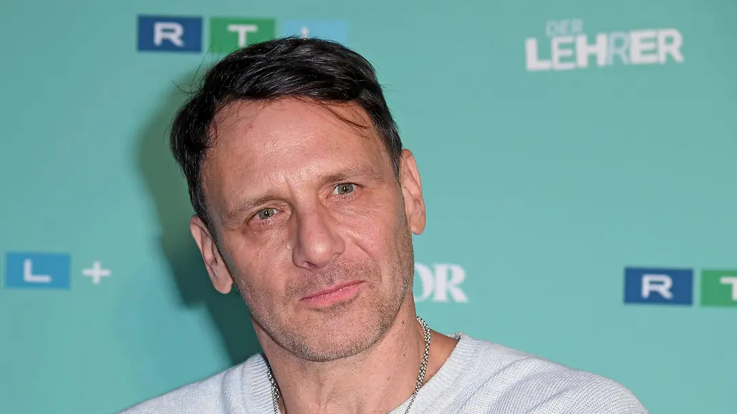 Hendrik Duryn auf dem Red Carpet für „Der Lehrer“ - Foto: IMAGO / Gartner