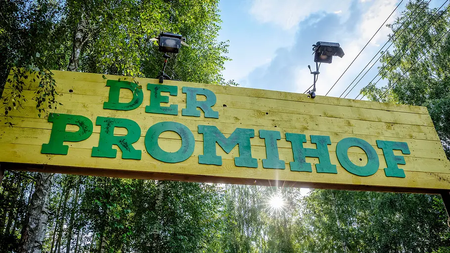 Der Promihof Schild von „Der Promihof“.