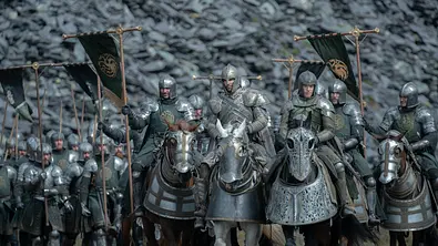 Die Armee der Hohenturms. - Foto: Theo Whiteman/HBO Die Armee der Hohenturms. - Foto: Theo Whiteman/HBO