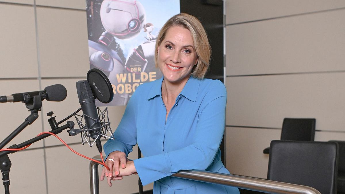 Judith Rakers im Synchronstudio für Der wilde Roboter