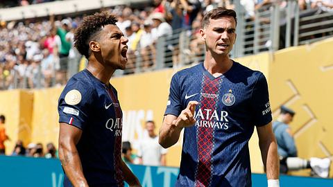 Desire Doue und Fabian Ruiz von Paris Saint-Germain feiern während der FIFA Klub-Weltmeisterschaft 2025. - Foto:  IMAGO / Sportsphoto