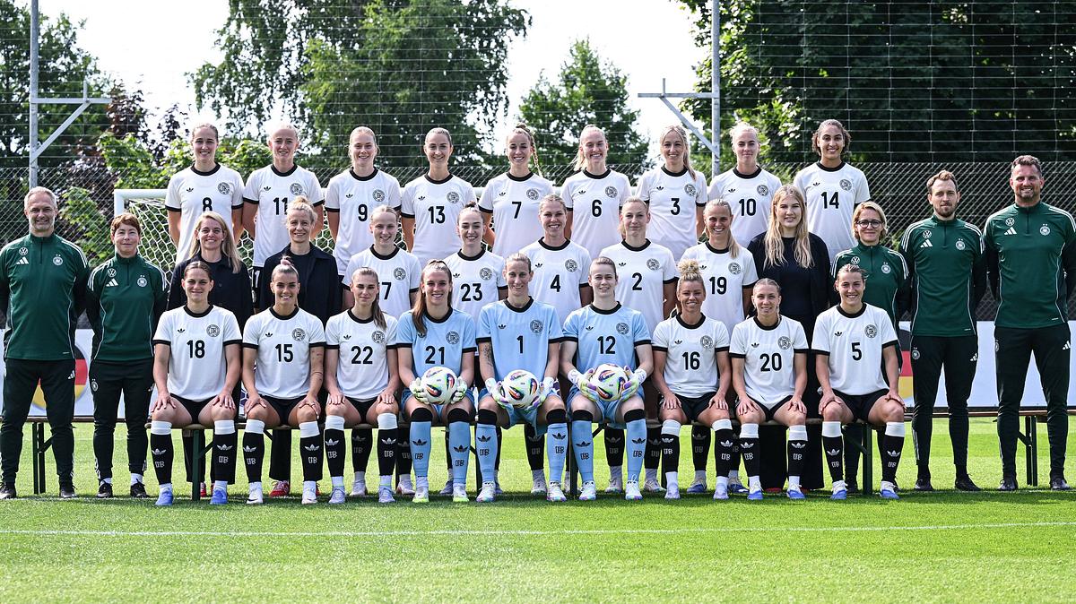 Fototermin, Mannschaftsbild Nationalmannschaft Deutschland vor dem Start der Frauen-EM 2025