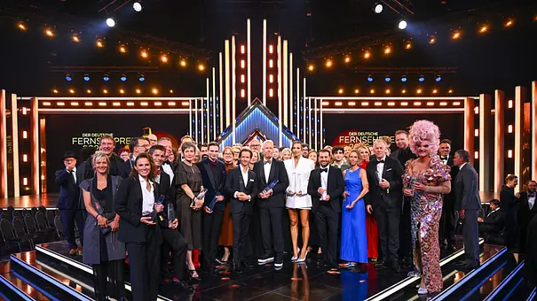 Die Gewinner auf der Bühne des Fernsehpreises. - Foto: RTL/Willi Weber Die Gewinner auf der Bühne des Fernsehpreises. - Foto: RTL/Willi Weber
