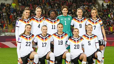 Die DFB-Frauen stehen vor dem Nations League Finale 2025 auf dem Platz. - Foto: IMAGO / Björn Reinhard