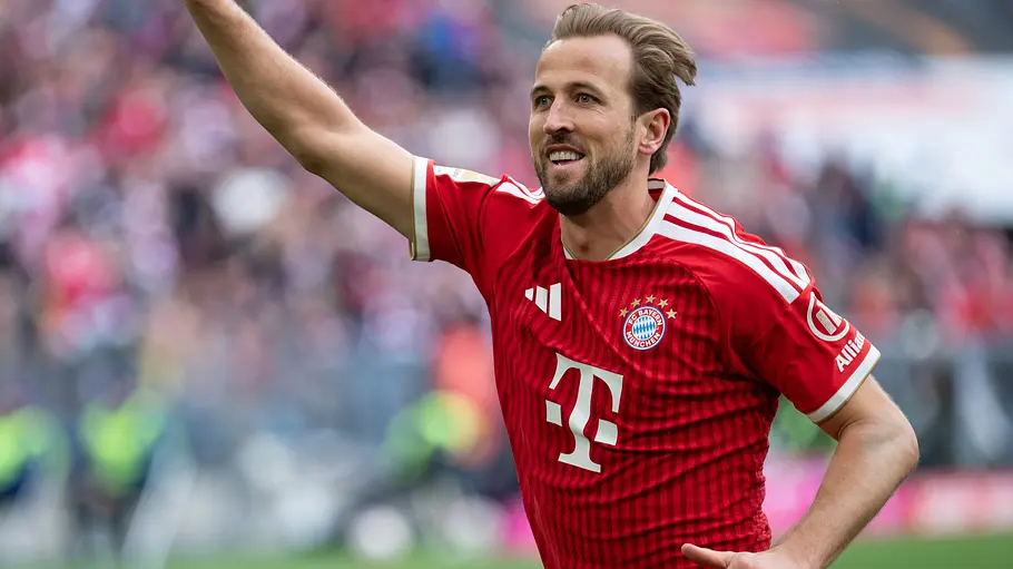 Macht Harry Kane heute den Unterschied? Harry Kane jubelt und hebt einen Arm.