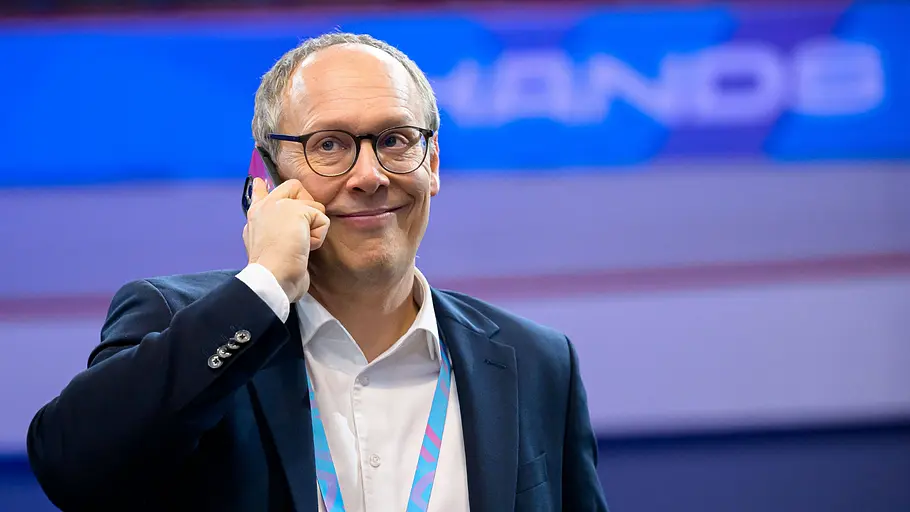 Mark Schober telefoniert Mark Schober telefoniert