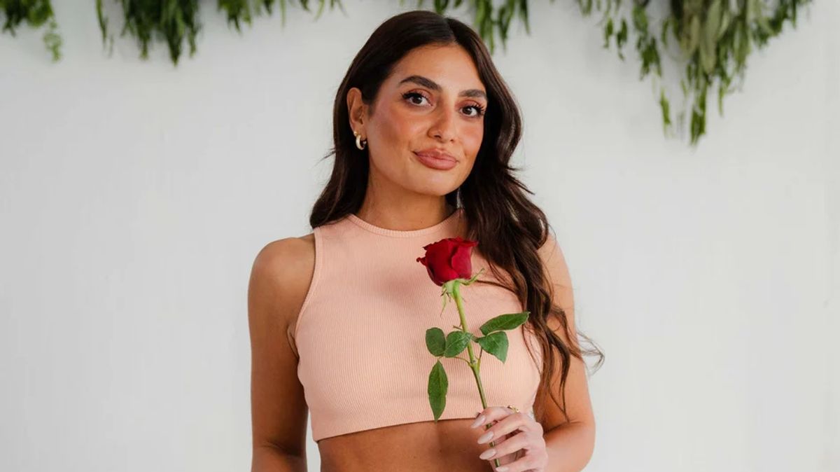 „Die Bachelors-Kandidatin Aylin posiert mit einer Rose – eine neue für Folge fünf erhielt sie jedoch nicht. 