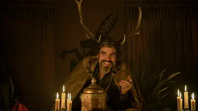 Lyonel Baratheon mit Geweih-Krone. - Foto: Steffan Hill/HBO