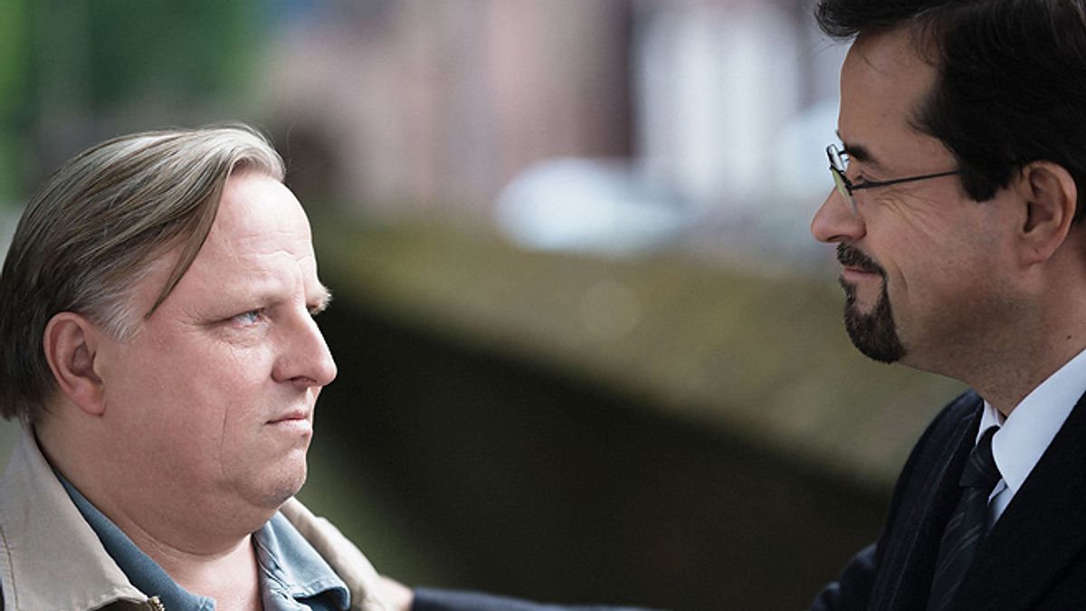 Letzter Münster-Tatort Boerne und Thiel schauen sich verliebt an.