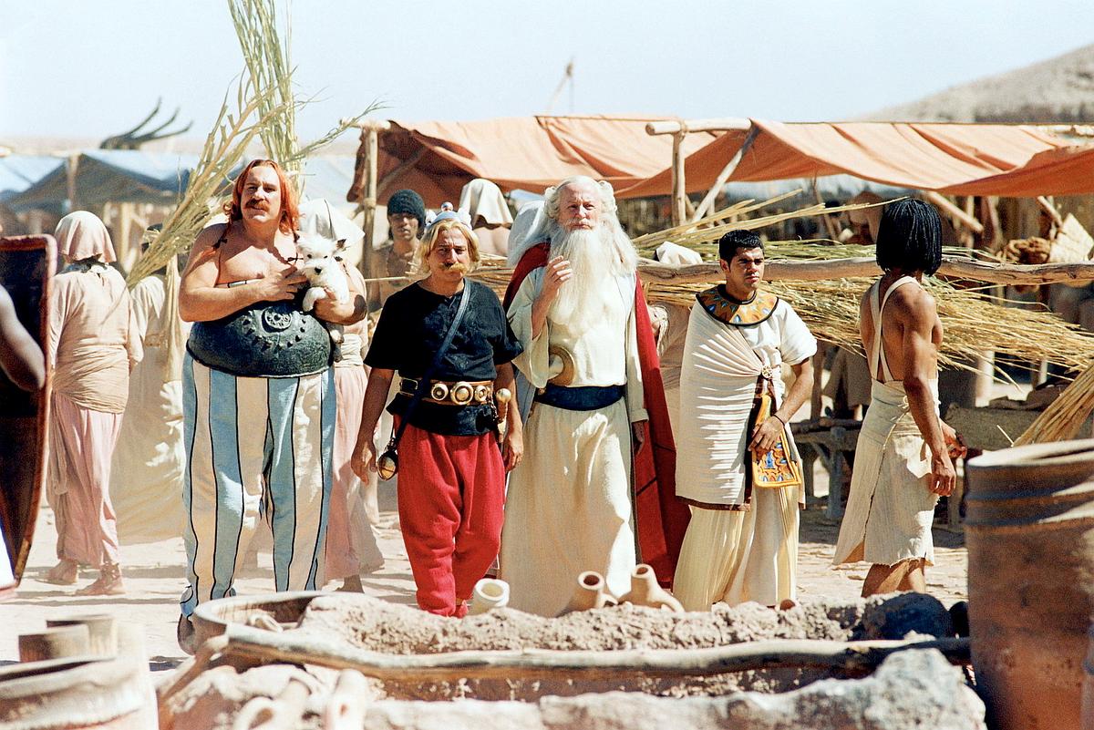 31.12., 13:30 Uhr, SAT.1: Asterix und Obelix: Mission Cleopatra - Prall und bu