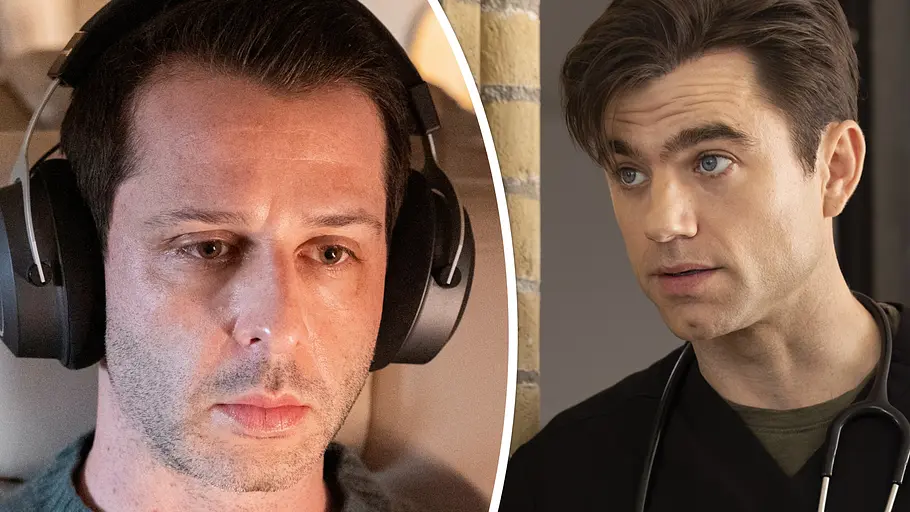 Die besten Serienfolgen Eine geteilte Nahaufnahme zeigt zwei Männer: Links trägt ein Mann große Kopfhörer und blickt konzentriert nach vorn, rechts spricht ein Arzt in schwarzer Arbeitskleidung mit Stethoskop ernsthaft mit jemandem.