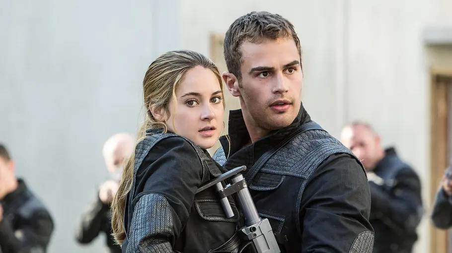 „Die Bestimmung – Divergent“ Tris (Shailene Woodley) und Four (Theo James) im Film „Die Bestimmung – Divergent“.
