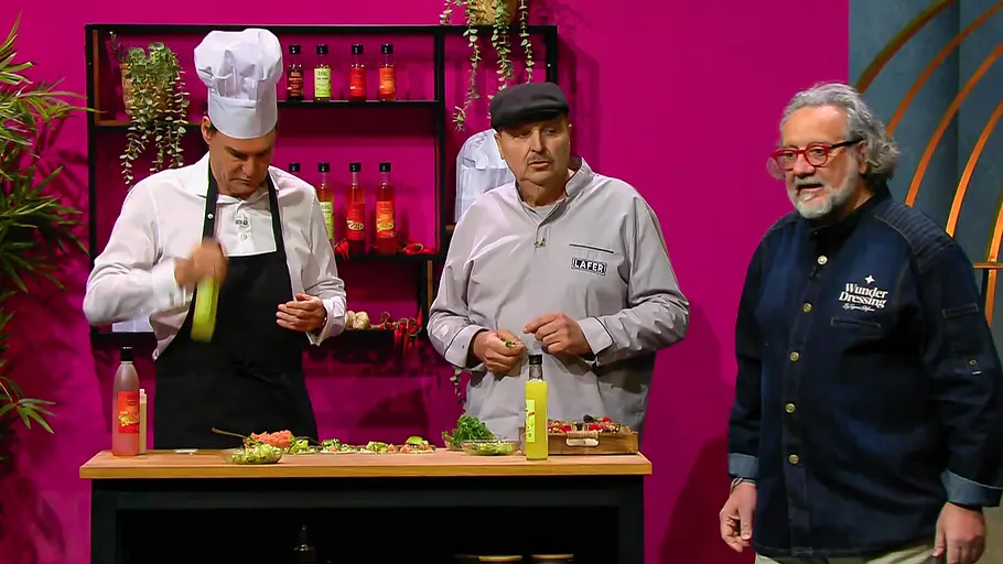 Die Höhle der Löwen: Wunderdressing Stefano Suich lässt sein Dressing von Johann Lafer und Carsten Maschmeyer anrichten.