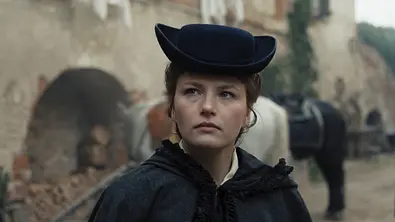Devrim Lingnau spielt Kaiserin Elisabeth. - Foto: Netflix