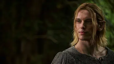 Jamie Campbell Bower als Celeborn in „Die Ringe der Macht“ Staffel 3. - Foto: Ben Rothstein/Prime Video Jamie Campbell Bower als Celeborn in „Die Ringe der Macht“ Staffel 3. - Foto: Ben Rothstein/Prime Video