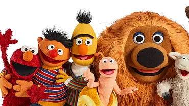 Ernie, Bert, Samson und Co. posieren für die Kamera. - Foto: NDR/Sesame Workshop Ernie, Bert, Samson und Co. posieren für die Kamera. - Foto: NDR/Sesame Workshop