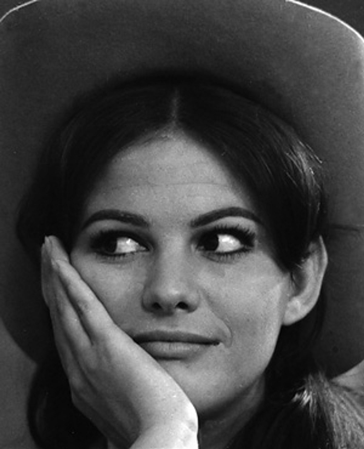 Claudia Cardinale war in den 60er Jahren ein Star, betrörte mit ihrem rassigen Aussehen und ihren Kurven.