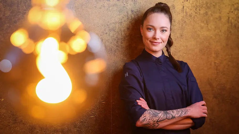 Die Wiedereröffnungspläne von Verena Leister wurden jetzt über den Haufen geworfen. Verena Leister auf einem The Voice-Promobild.