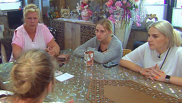 Silvia Wollny berät sich mit ihren Töchtern - Foto: RTL2