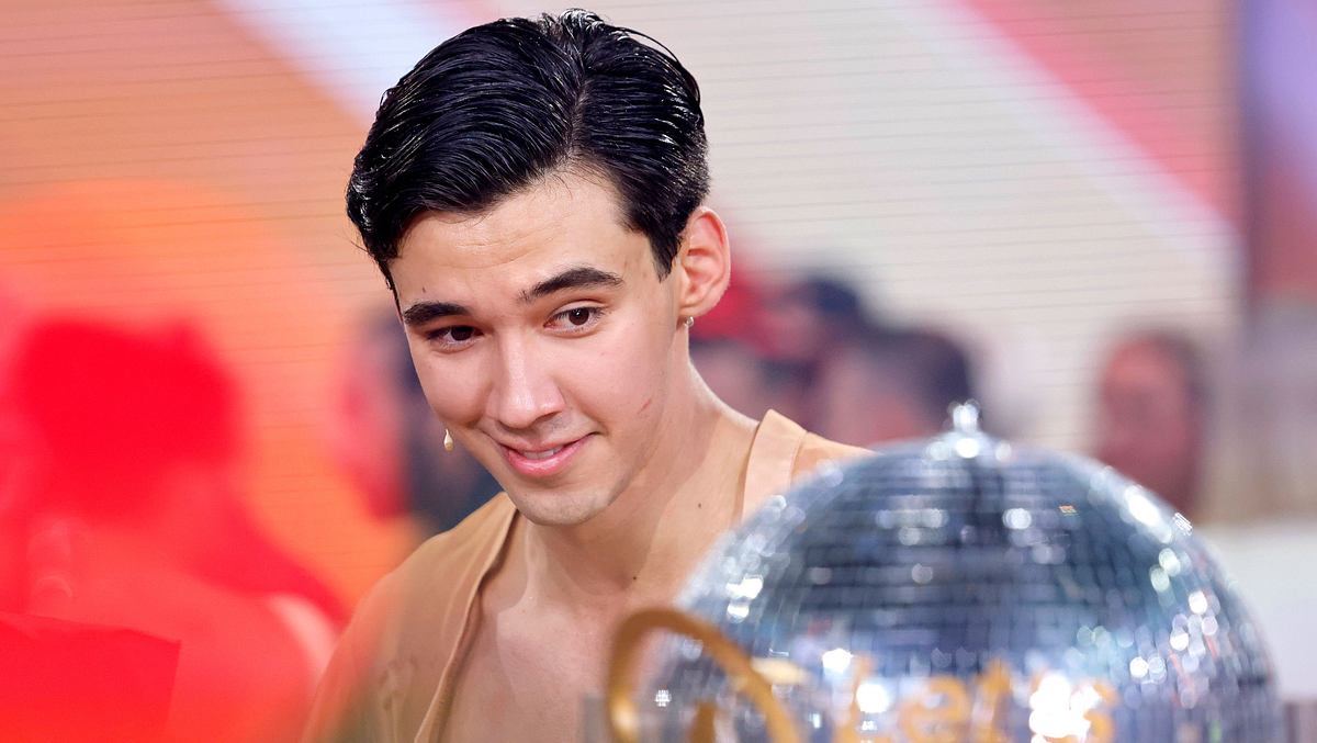 Diego Pooths schmerzlichster Verlust Diego Pooth, hier mit der Trophäe, gewann „Let’s Dance“ – doch hinter den Kulissen flossen Tränen