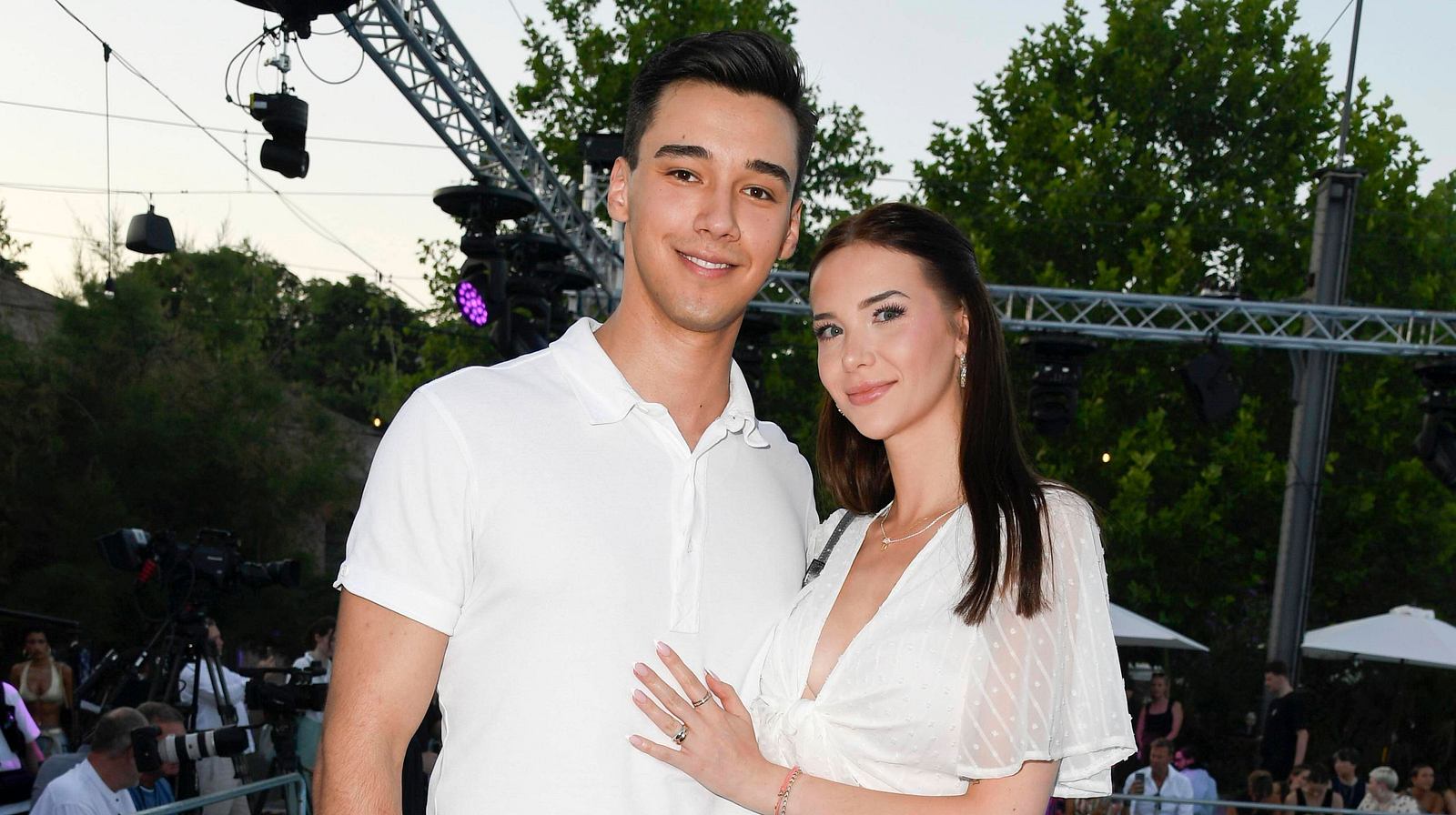 Das ist der neue Alltag“: Diego Pooth & Freundin Louisa zeigen ihr  Liebesglück zu dritt