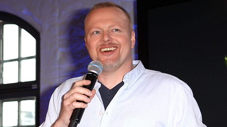 Stefan Raab lächelt - Foto: IMAGO / Future Image