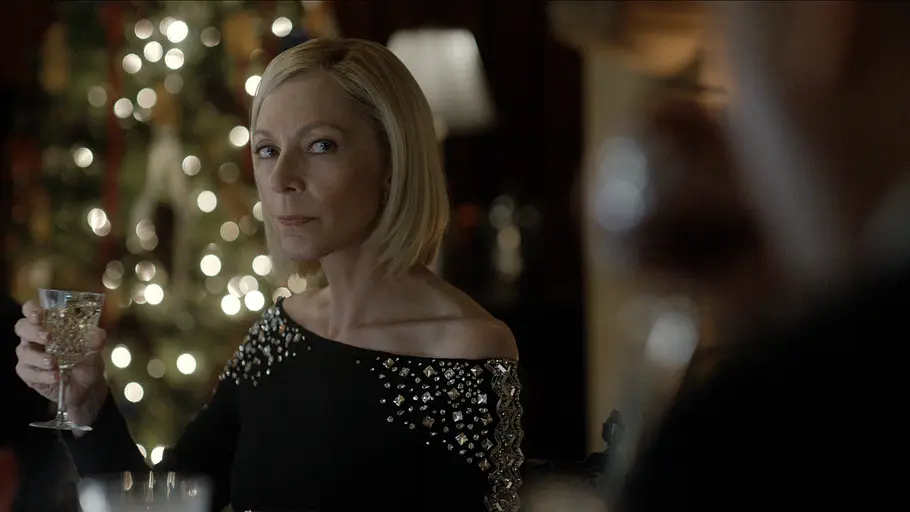 Grace Penn in Diplomatische beziehungen Allison Janney als Grace Penn in Folge 308 von Diplomatische Beziehungen