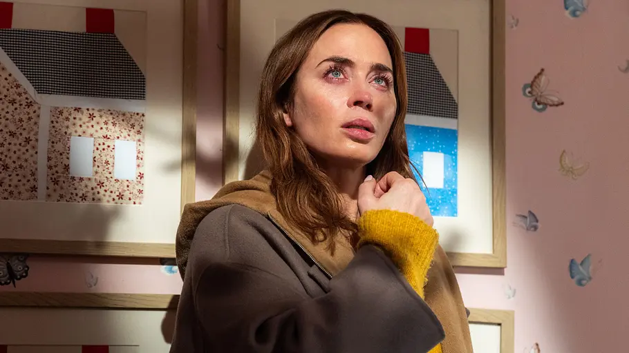 Disclosure Day Emily Blunt Emily Blunt als Margaret Fairchild im Kinderzimmer in Disclosure Day