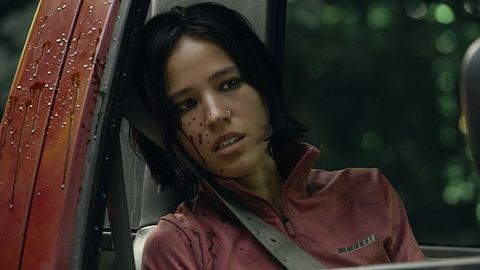 Dont Move: Kelsey Asbille als Iris - Foto: Netflix