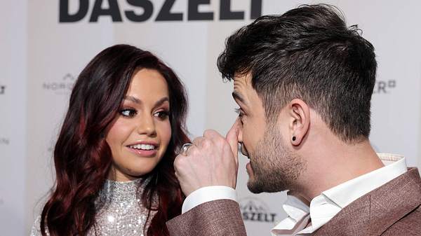 Luca Hänni, hier rechts mit entsetztem Blick, ist froh, dass es Ehefrau Christina Hänni wieder besser geht - Foto:  IMAGO / Bildagentur Monn