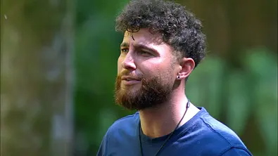 Umut Tekin steht im Dschungelcamp - Foto: RTL